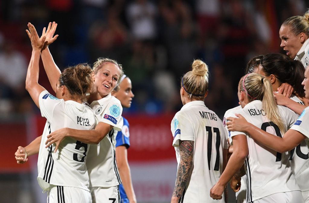 Jubel bei den DFB-Frauen nach dem 2:1 gegen Italien Foto: dpa