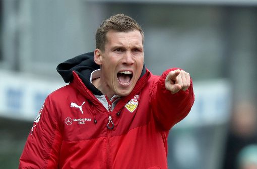 VfB-Trainer Hannes Wolf gibt die Marschrichtung vor. Foto: dpa
