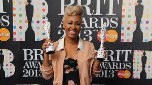 Emeli Sandé war die große Abräumerin der Brit Awards 2013: Sie gewann nach dem Preis für die beste weibliche Solokünstlerin aus Großbritannien auch den Hauptpreis des Abends: Ihr gefeiertes Debütalbum Our Version of Events wurde als bestes Album ausgezeichnet. Foto: dpa