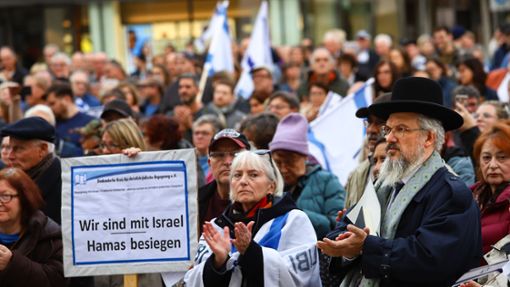Hunderte Bürger solidarisierten sich auf dem Marktplatz mit  Israel. Foto: Lichtgut/Zophia Ewska