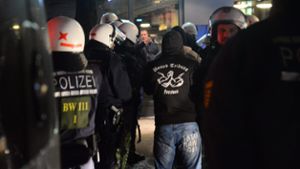 Polizei-Einsatz am 29. März - die Mitglieder von United Tribuns treffen auf Red Legion Foto: www.7aktuell.de |
