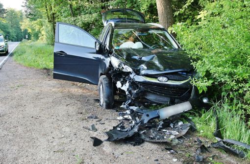 Der 49-jährige Autofahrer wurde bei dem Unfall schwer verletzt. Foto: 7aktuell.de/Kevin Lermer