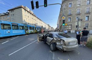 Stuttgart-Ost: Unfall zwischen Auto und Stadtbahn fordert 25.000 Euro Schaden