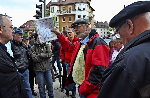 Robert Tetzlaff (Mitte) erzählt von einem bisher erfolgreich verschwiegenen Kapitel der Nachkriegsgeschichte. Foto: Georg Linsenmannn