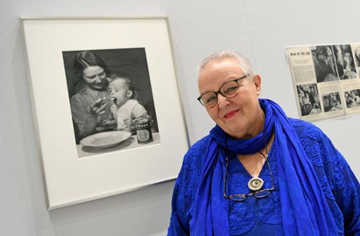 Phyllis Umbehr, Tochter des Künstlers Otto Maximilian „Umbo“ Umbehr, bei der Ausstellung „Umbo. Fotograf“ in Hannover. Foto: dpa