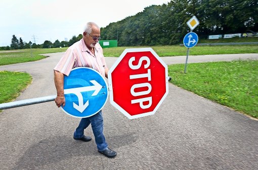 Walter Armbruster sorgt dafür, dass sich auf dem Verkehrsübungsplatz des MSC alle an die Regeln halten. Foto: factum/Granville