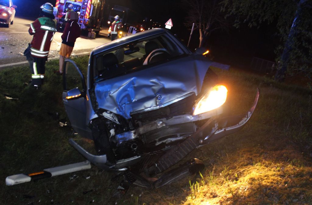 Eine 18-jährige Fiat-Fahrerin hatte einen Mercedes beim Abbiegen übersehen.