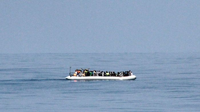 Schiff mit Hunderten Flüchtlingen gekentert