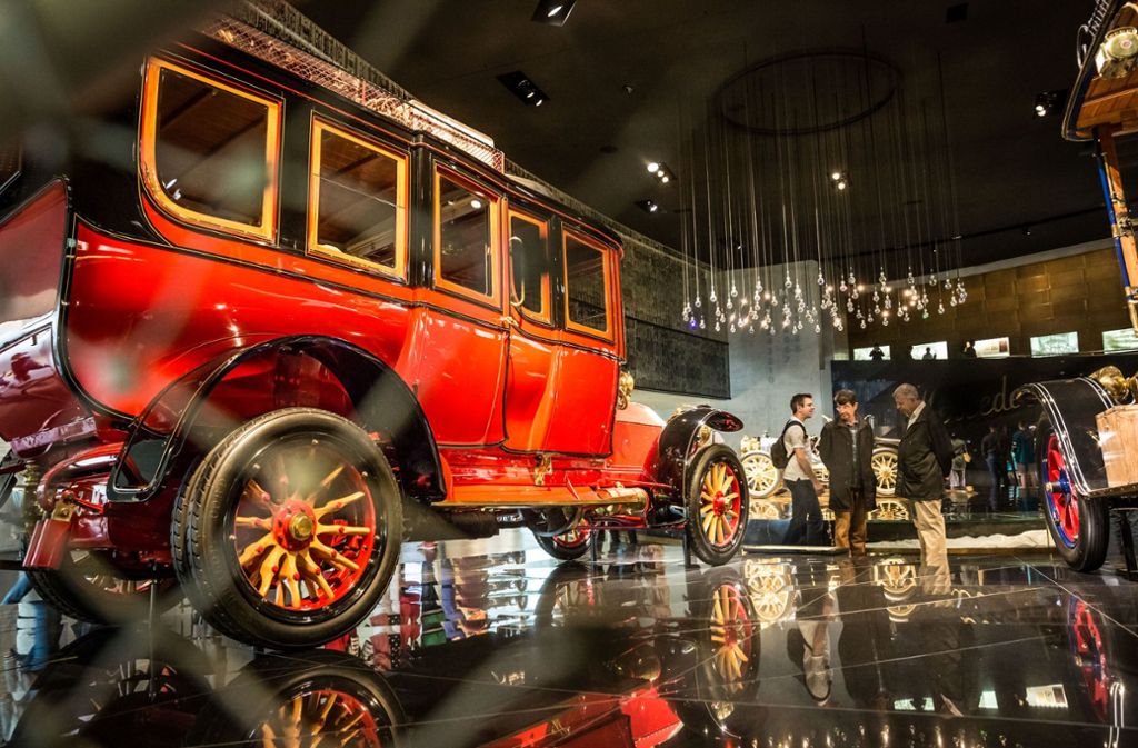 Von früher bis heute: Das Mercedes-Benz-Museum in Stuttgart zeigt in seiner Ausstellung die Geschichte des Automobils.