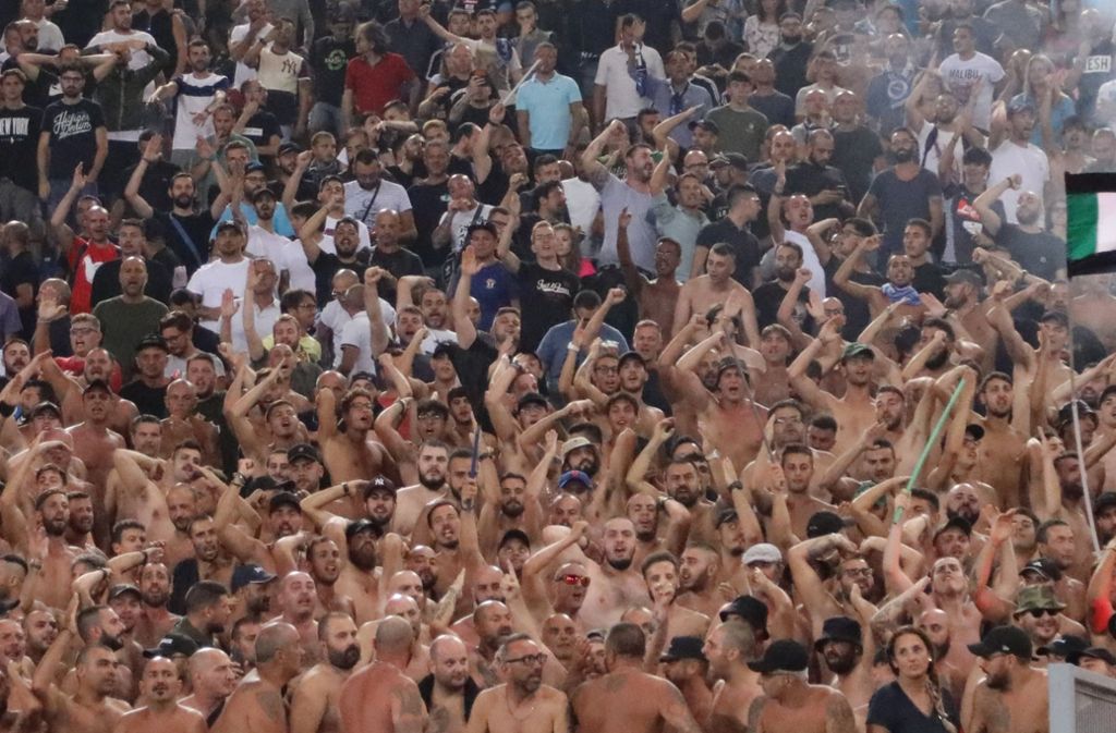 Fans von Lazio Rom sind vor dem Pokalspiel gegen den AC Mailand erneut negativ aufgefallen. Foto: ZUMA Wire