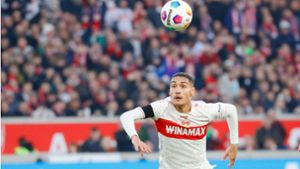 Enzo Millot vom VfB Stuttgart hat den Ball im Blick – und unter Kontrolle. Foto: Baumann/Volker Müller