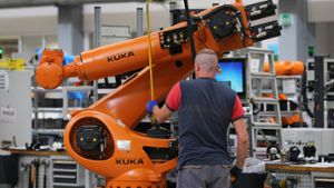 Die Roboter von Kuka sind ein Schlüsselelement bei Industrie 4.0 Foto: dpa