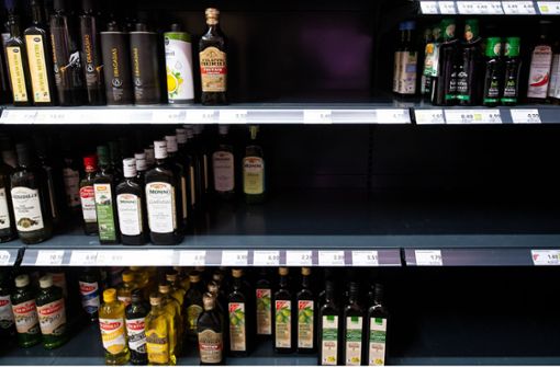 Ausgedünnte Supermarktregale gehören bei manchen Produkten wie Speiseöl derzeit zum alltäglichen Bild. Foto: dpa/Sven Hoppe