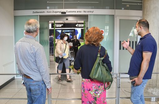 Das Ende der Pfingstferien am Stuttgarter Flughafen:  Wie nehmen die rückkehrenden Passagiere die Regeln an? Foto: Lichtgut - Ferdinando Iannone/Ferdinando Iannone