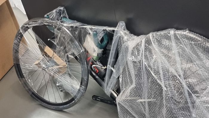 Gestohlenes Rad landet nach Odyssee am Flughafen Stuttgart
