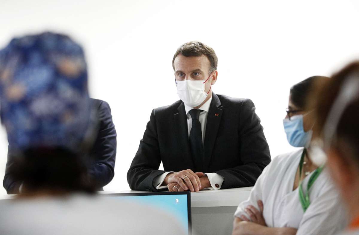 Frankreichs Präsident Emmanuel Macron hat während der Corona-Pandemie bei seinem Volk viel Krediet verspielt. Nun muss er um seine Wiederwahl kämpfen. Foto: AFP/YOAN VALAT