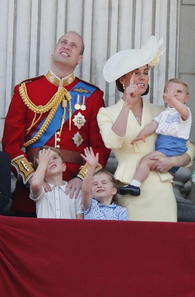 Hier ist immer was geboten: Prinz William, Nummer zwei der britischen Thronfolge, und seine Frau Kate haben drei Kinder – George, Charlotte und der kleine Louis.