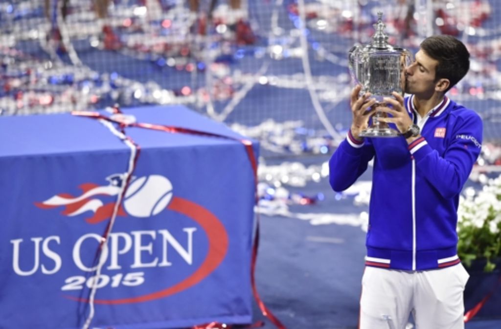 Schmuseeinheiten für den Pokal: Novak Djokovic bei den US Open.
