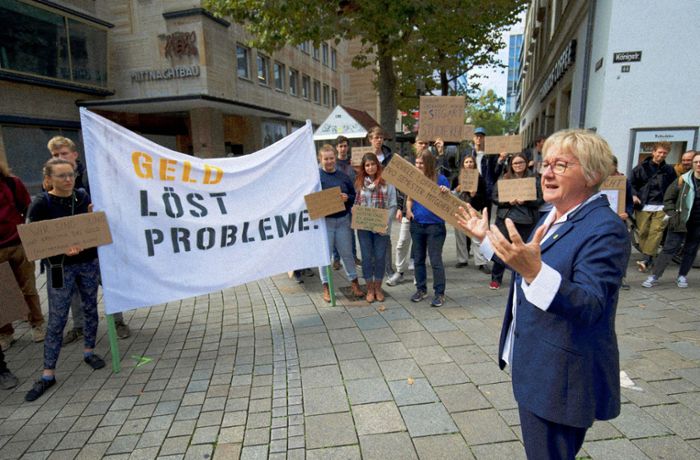 Demo gegen Erhöhung der Semestergebühr: Studierende  in Stuttgart haben Angst vor Abzocke