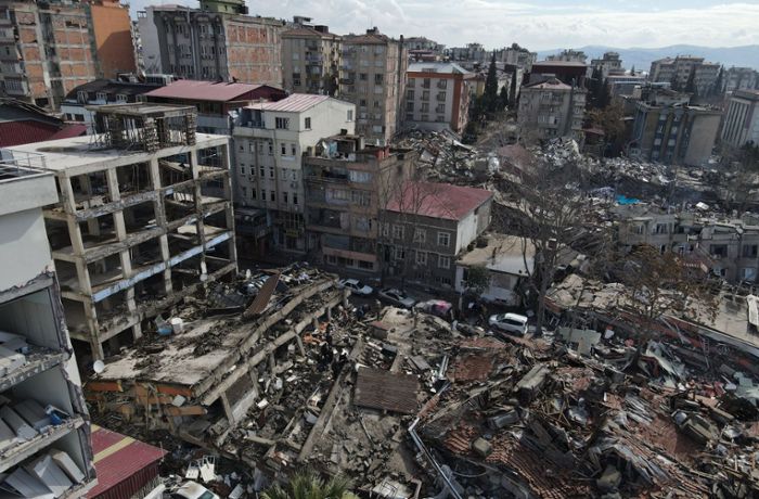 Erdbeben in der Türkei: Frau nach 52 Stunden unter Trümmern lebend geborgen