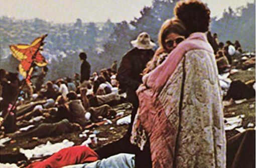 Einer der rührenden privaten Momente beim Woodstock-Festival, der als Album-Cover allgegenwärtig wurde. Foto: Warner