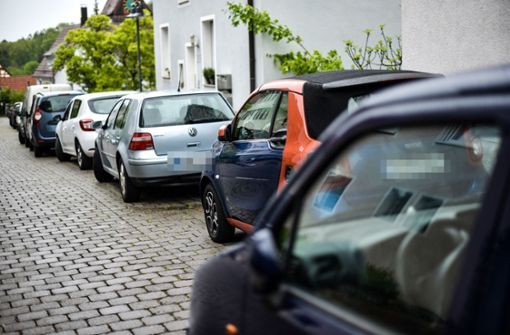 Die Parkplätze am Straßenrand könnten bei höheren Preisen lichter werden. (Symbolbild) Foto: Lichtgut/Max Kovalenko