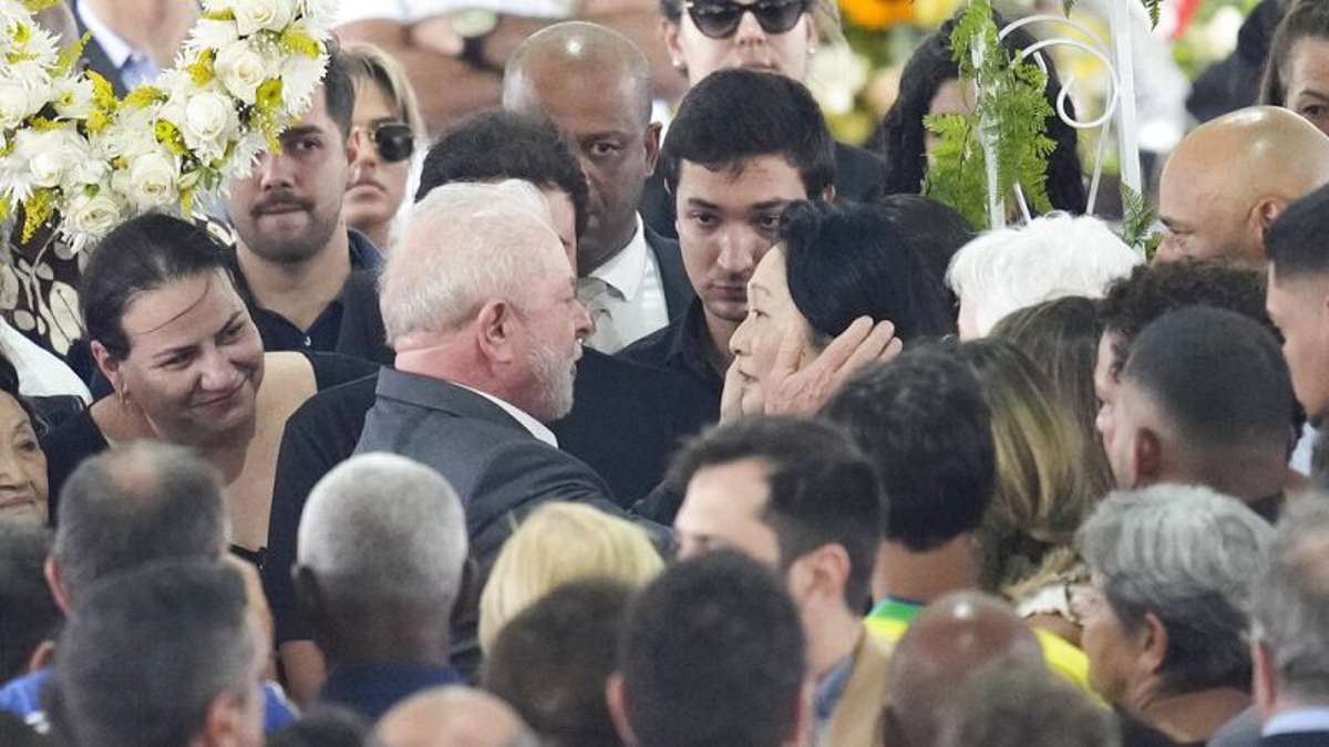 Der Präsident verneigt sich vor dem "König"