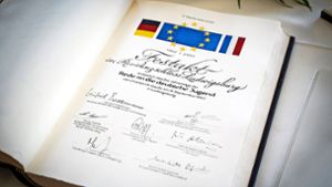 Der Eintrag zum Festakt im Goldenen Buch der Stadt Ludwigsburg  trägt sieben Unterschriften – aus Deutschland und Frankreich. Foto:  