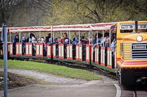 Zugiger Saisonstart für die Killesbergbahnen: Von Karfreitag an dürfen  die Kinder wieder ihre Runden durch den Park drehen Foto: Lg/Achim Zweygarth