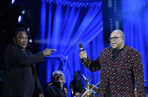 Quincy Jones (re.) mit George Benson auf der Schlossplatz-Bühne Foto: Opus/Reiner Pfisterer