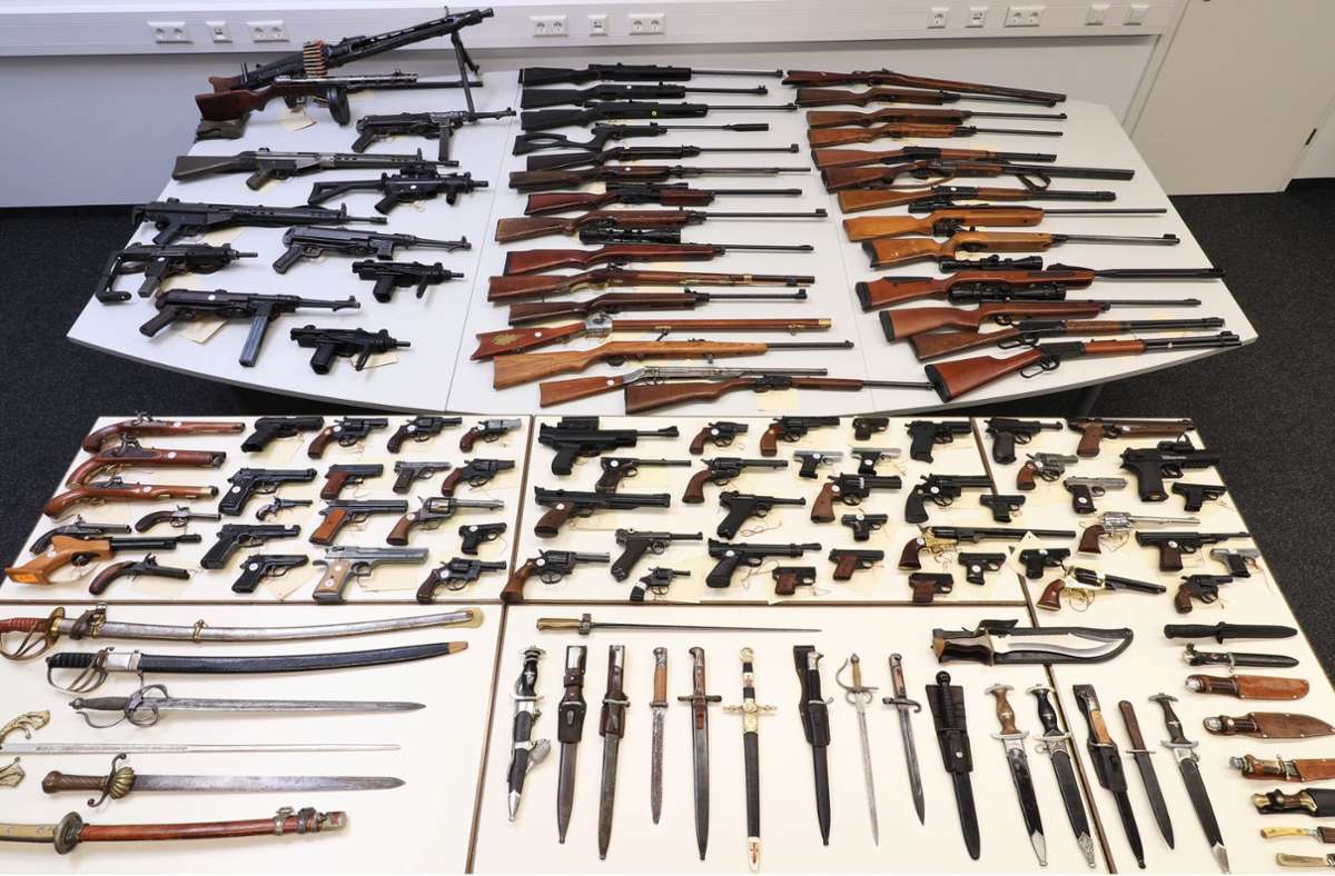 Der Mann hatte rund 100 Waffen gesammelt. Foto: Polizeipräsidium Aalen