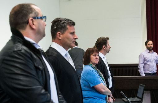 Die Angeklagten Wilfried W. (links) und Angelika W. vor dem Landgericht Paderborn Foto: dpa