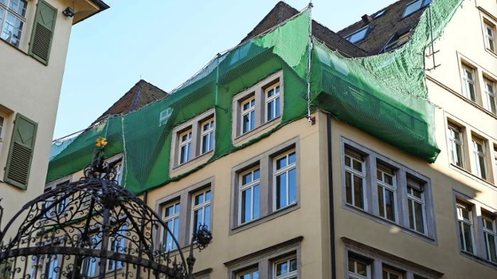 Netze müssen Fußgänger vor fallenden Dachziegeln schützen