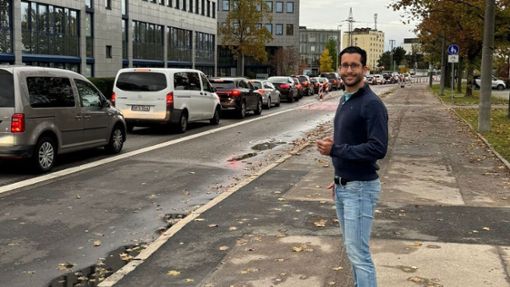 Stichprobenartige Verkehrszählung:  Jonathan Nowak von der FDP an der Calwer Straße. Foto: FDP Böblingen