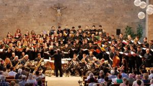 Der internationale Jugendchor mit Alber im vergangenen Jahr in der Pauluskirche Foto: Landesakademie