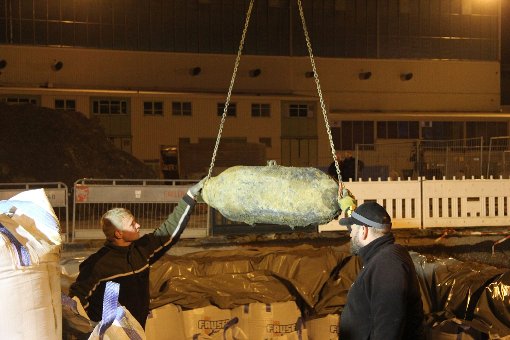 250 Kilogramm schwer ist die Bombe, die bei Bauarbeiten am Flughafen Stuttgart gefunden wurde. Jetzt wurde sie entschärft. Foto: www.7aktuell.de | Christian Schlienz