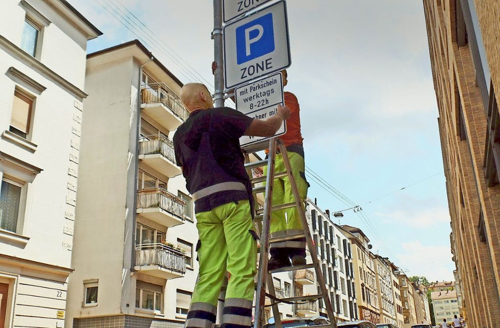 Bis die Verwaltung    Schilder für ein Parkraummanagement montieren kann, müssen   einige   Vorgaben  erfüllt    werden. Foto: Kathrin Wesely