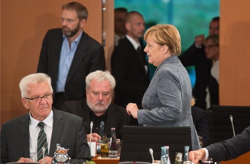 Winfried Kretschmann (links) ist zufrieden mit den Ergebnissen des Flüchtlingsgipfels mit Bundeskanzlerin Angela Merkel. Foto: dpa