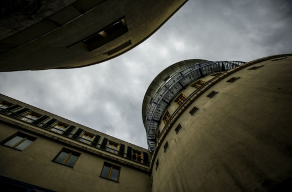 Der Turm der Musikhochschule in Stuttgart – leise ist es hier nie.