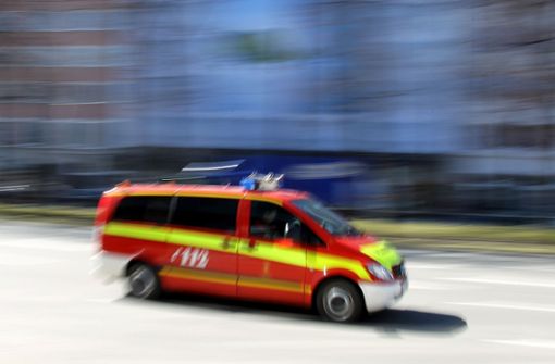 Drei Feuerwehrwagen rückten zum Einsatz aus Foto: dpa/Stephan Jansen