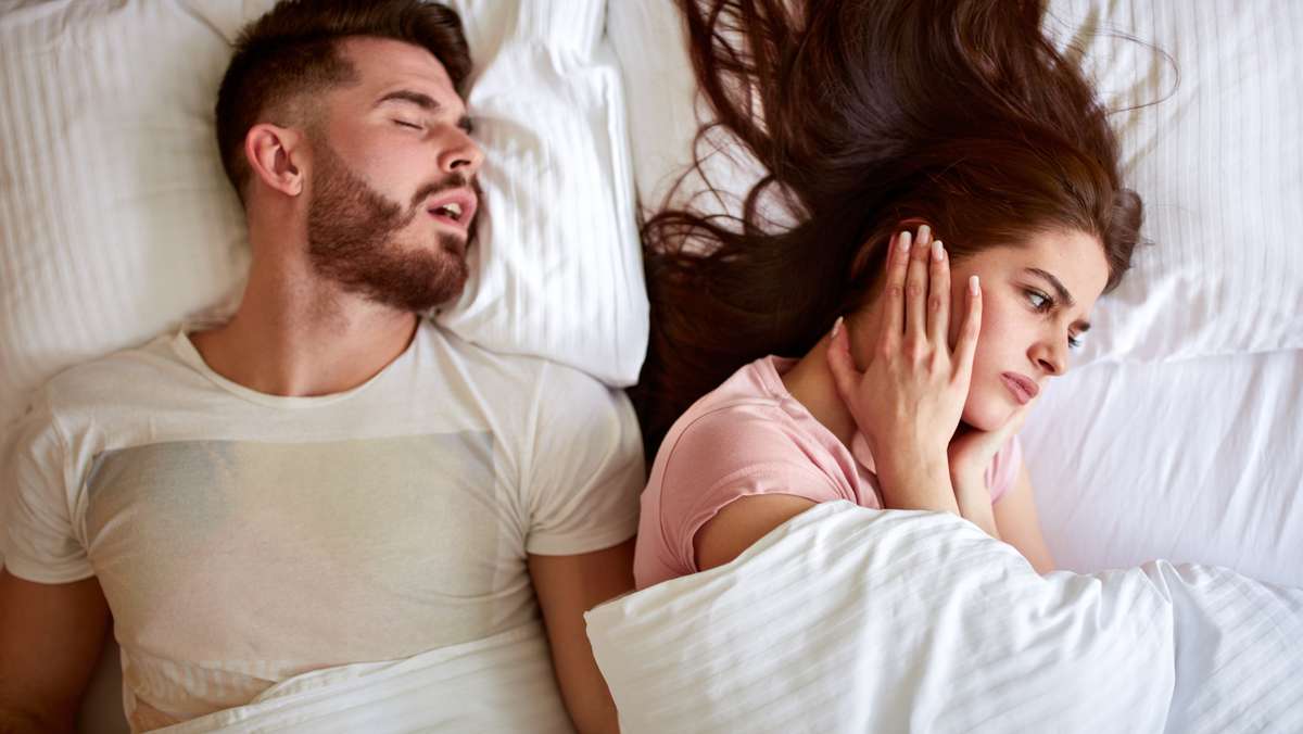 Was tun gegen Schnarchen? Ursachen & Tipps