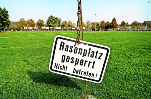 Der Sportplatz im Kirchheimer Teilort ist  bis ins Frühjahr hinein unbespielbar. Foto: H. Rudel