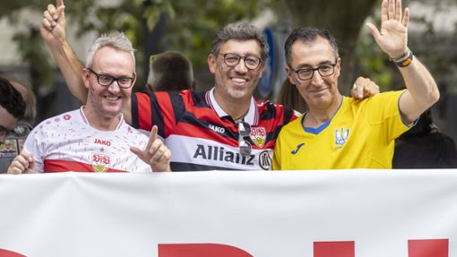 Cem Özdemir (rechts) ist Fan des VfB Stuttgart. Foto: IMAGO/Arnulf Hettrich/IMAGO/Arnulf Hettrich