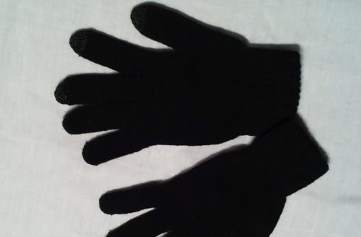 Mit Spezial-Handschuhen lässt sich ein Touchscreen bedienen Foto: StN