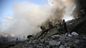 Rettungskräften und Journalisten bot sich nach Beginn der Waffenruhe in vielen Teilen des Gazastreifens ein Bild der Zerstörung. Foto: dpa