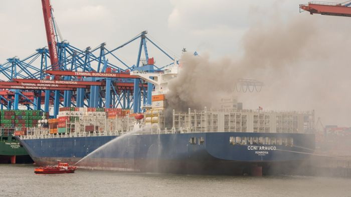 Große Rauchwolke bei Container-Brand