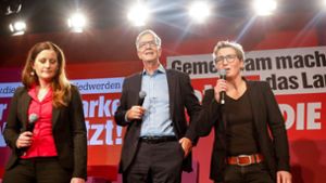 Müssen eine Wahlklatsche verdauen: Janine Wissler (von links), Dietmar Bartsch und Susanne Hennig-Wellsow. Foto: AFP/JAN ZAPPNER