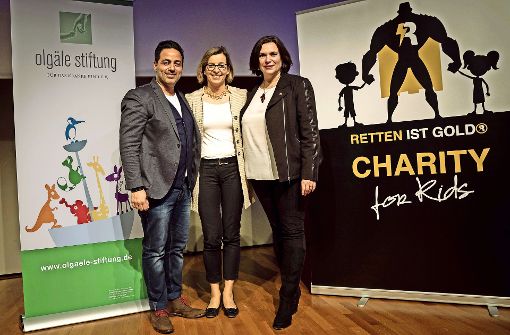 Rabih A. Karim, Felicitas von Hülsen  und Christine Hofmann (von links) freuen sich über den Benefizabend. Foto: Lg/Rettig
