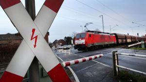 An einem Bahnübergang in Bad Krozingen ist ein Mann getötet worden (Symbolbild). Foto: dpa
