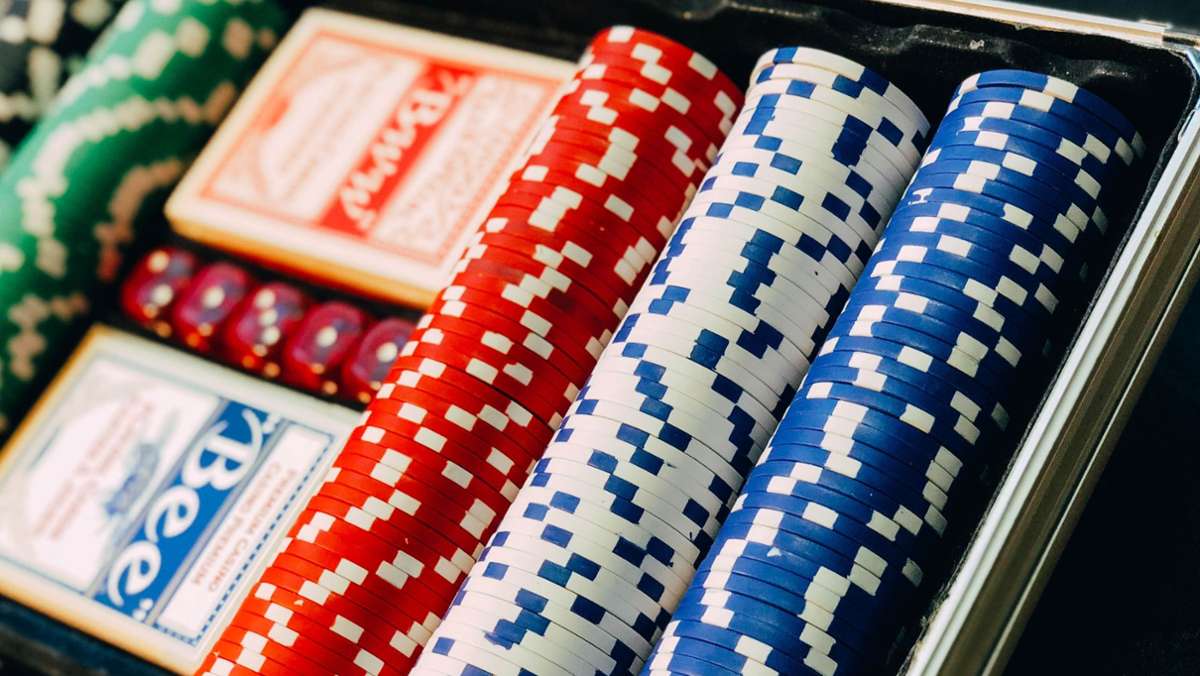 Geld im Casino verspielt: 20-Jähriger lässt Frust an Polizisten aus